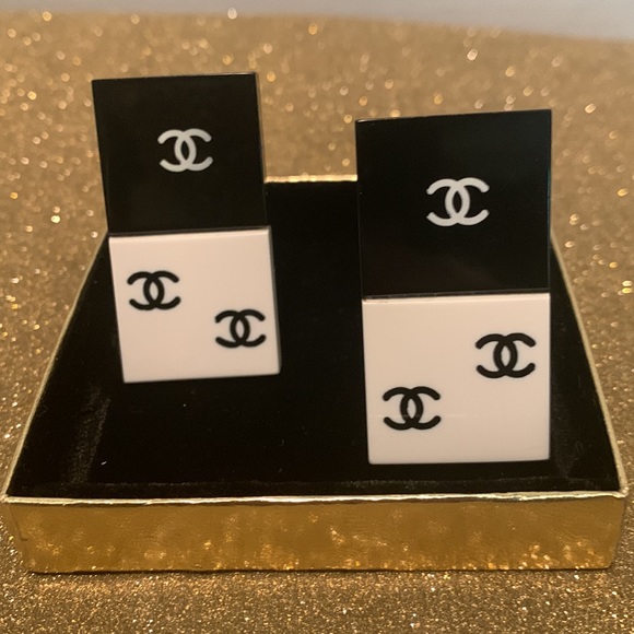 NWOT 🎉HP🎉 Vintage CHANEL Domino Quad Earrings  extremely RARE /Authentic - Picture 3 of 7